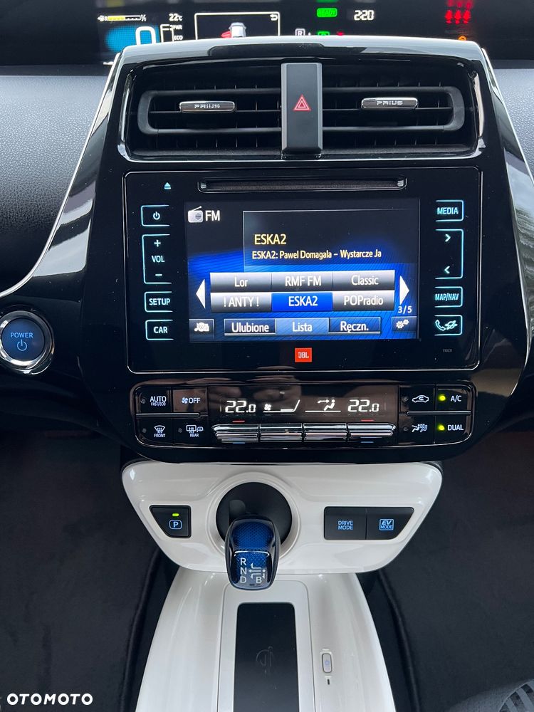 Toyota Prius ver-1-8-hybrid-executive - 31