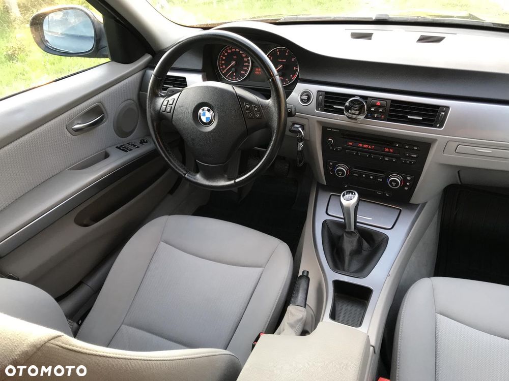 BMW Seria 3 318i - 15