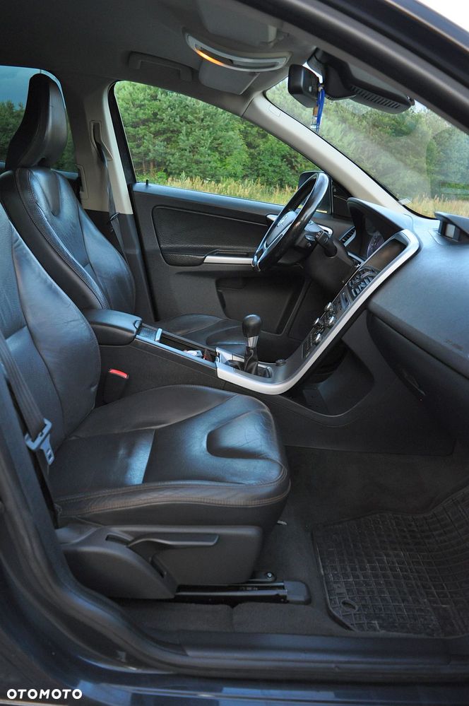 Volvo XC 60 2.4D AWD Momentum - 29
