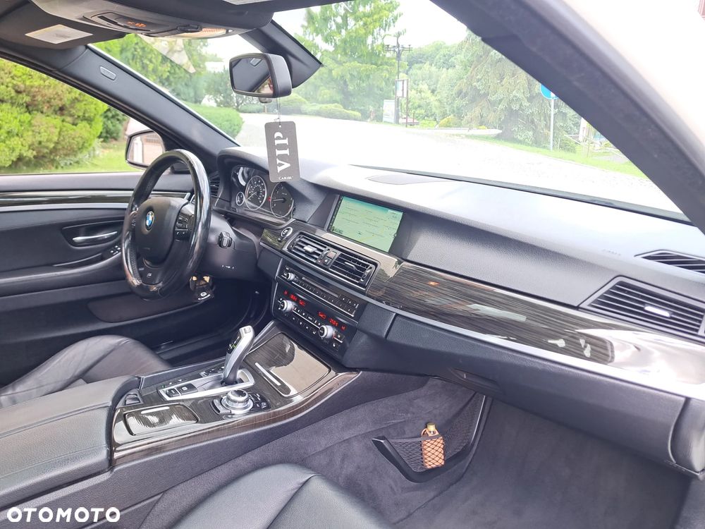 BMW Seria 5 528i xDrive - 29