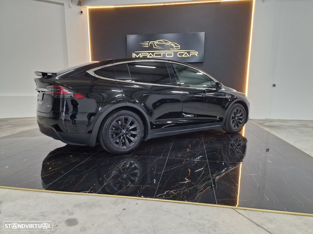 Tesla Model X 90D - 29
