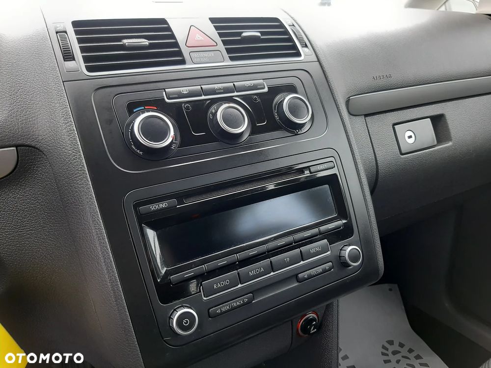 Volkswagen Touran 1.6 TDI DPF BlueMotion Technology Comfortline - 24