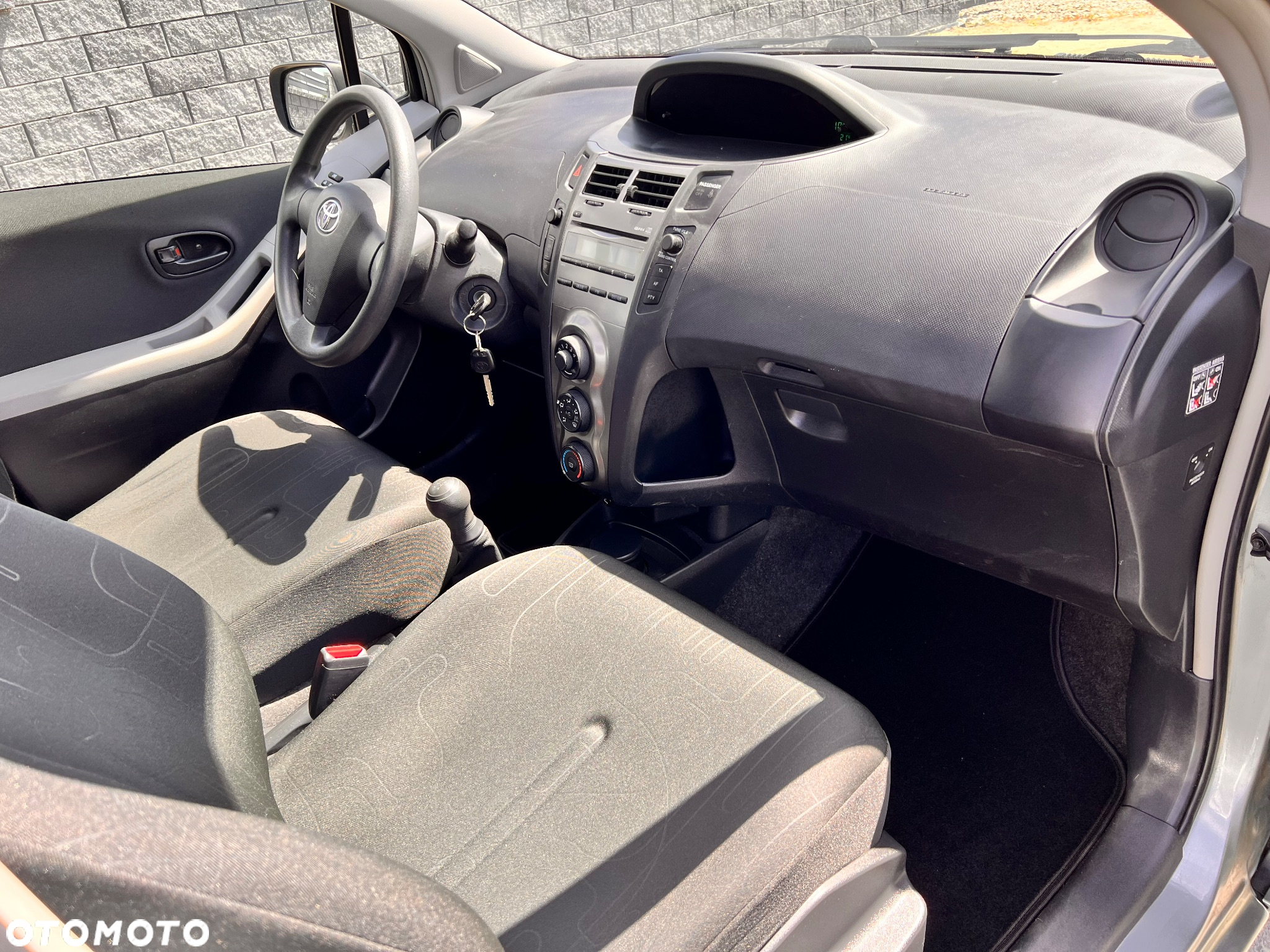 Toyota Yaris 1.0 VVT-i Launch Edition - 6