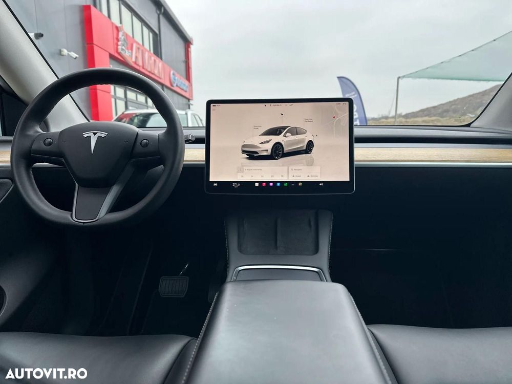 Tesla Model Y - 20