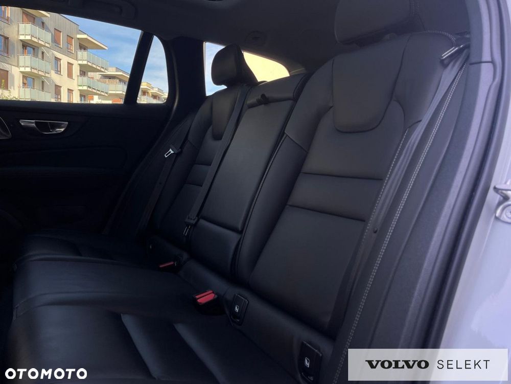 Volvo V60 Cross Country - 16