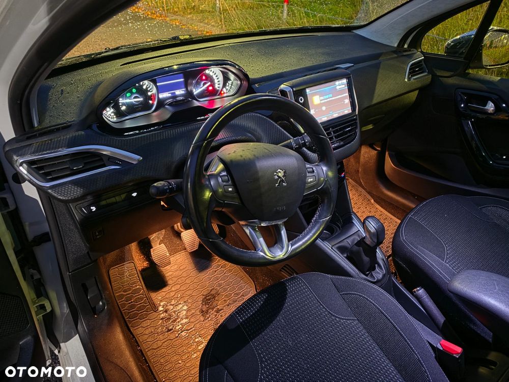 Peugeot 208 1.2 PureTech Allure - 7