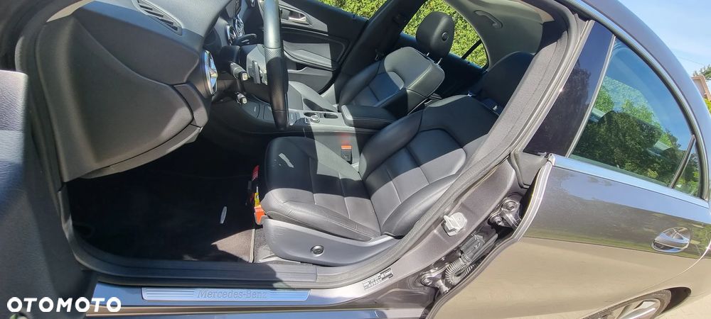 Mercedes-Benz CLA 250 4Matic 7G-DCT UrbanStyle Edition - 34