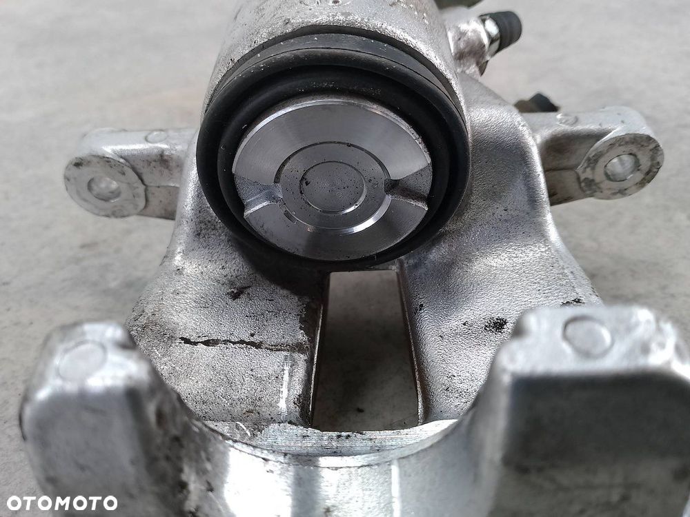 ZACISK HAMULCOWY PRAWY TYŁ VW GOLF V TH793 CZH1267 ABE 1.4 TSI - 6