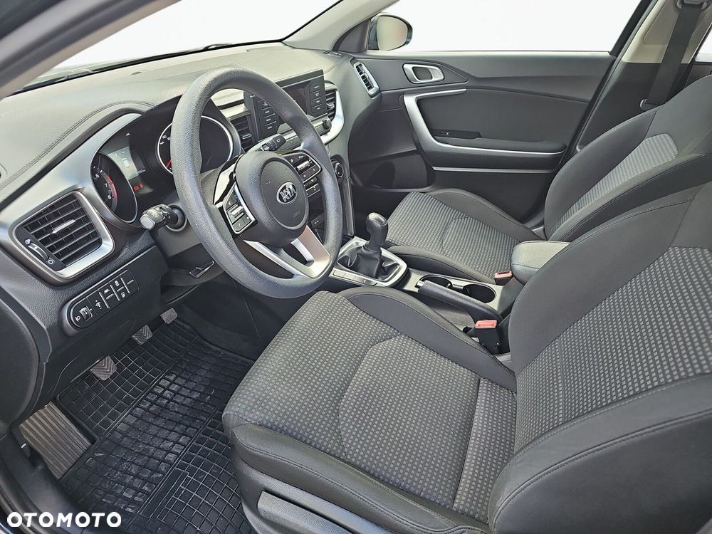 Kia Ceed - 10