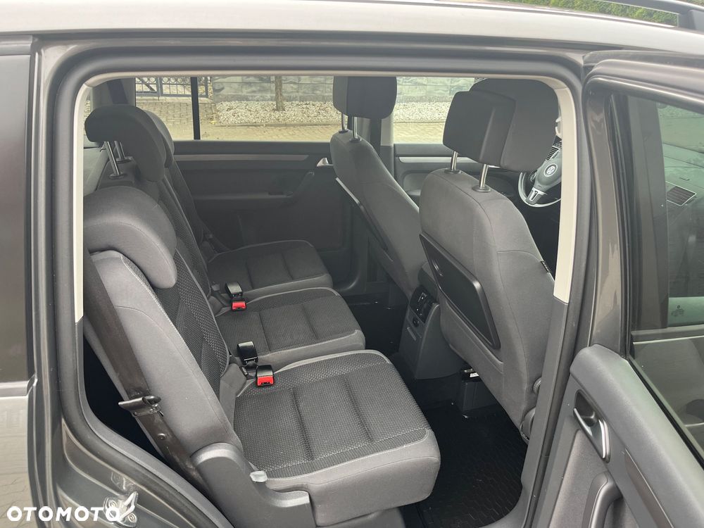Volkswagen Touran - 10