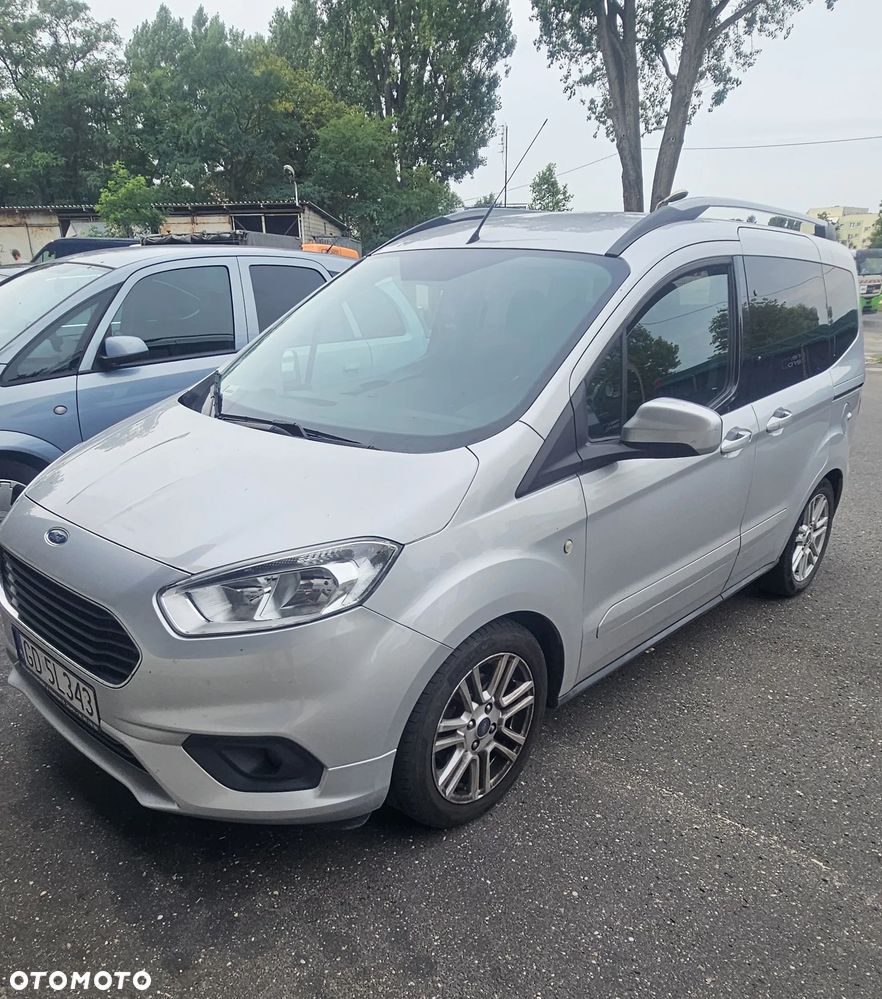 Ford Tourneo Courier 1.0 EcoBoost Titanium - 4