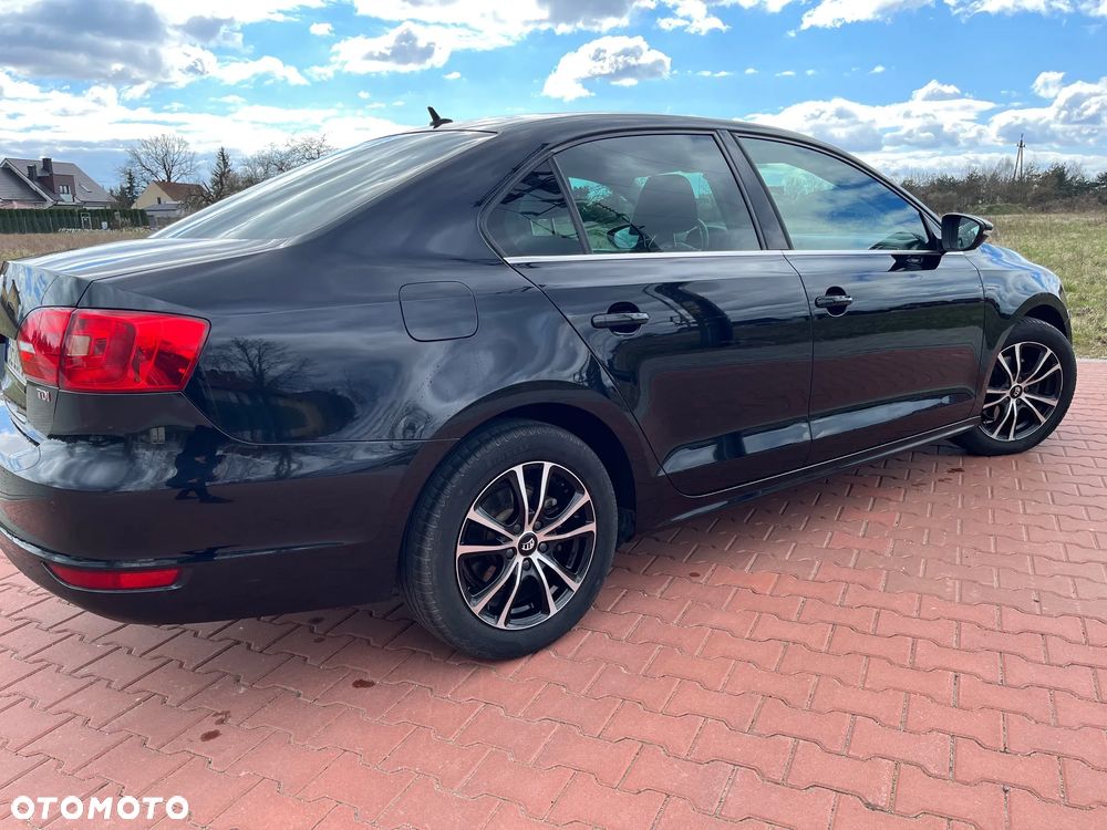 Volkswagen Jetta 1.6 TDI Trendline - 2