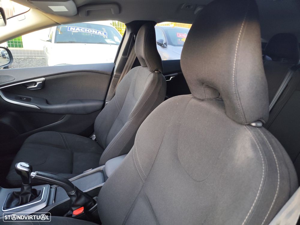 Volvo V40 1.6 D2 Momentum - 17