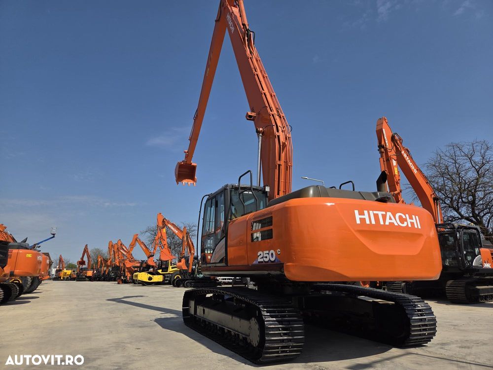 Hitachi SET BRATE LUNGI NOI 18m, cupa 0,9mc, 2019, 6.017h, gresare automata, latime 3,19m, 3 pompe hidr Hitachi, camera spate, camera laterala, consum mediu 13l/h, motor Isuzu 190CP, JAPONIA, doar 377h deplasare lant 80% ok, leasing 3 ani-PROMOTIE 131.900Eur - 2