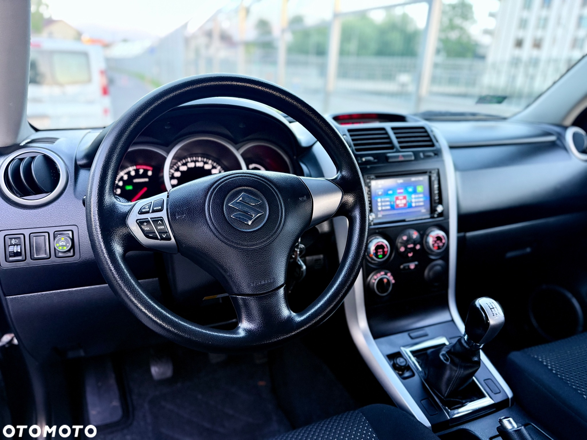 Suzuki Grand Vitara 2.0 De luxe - 25