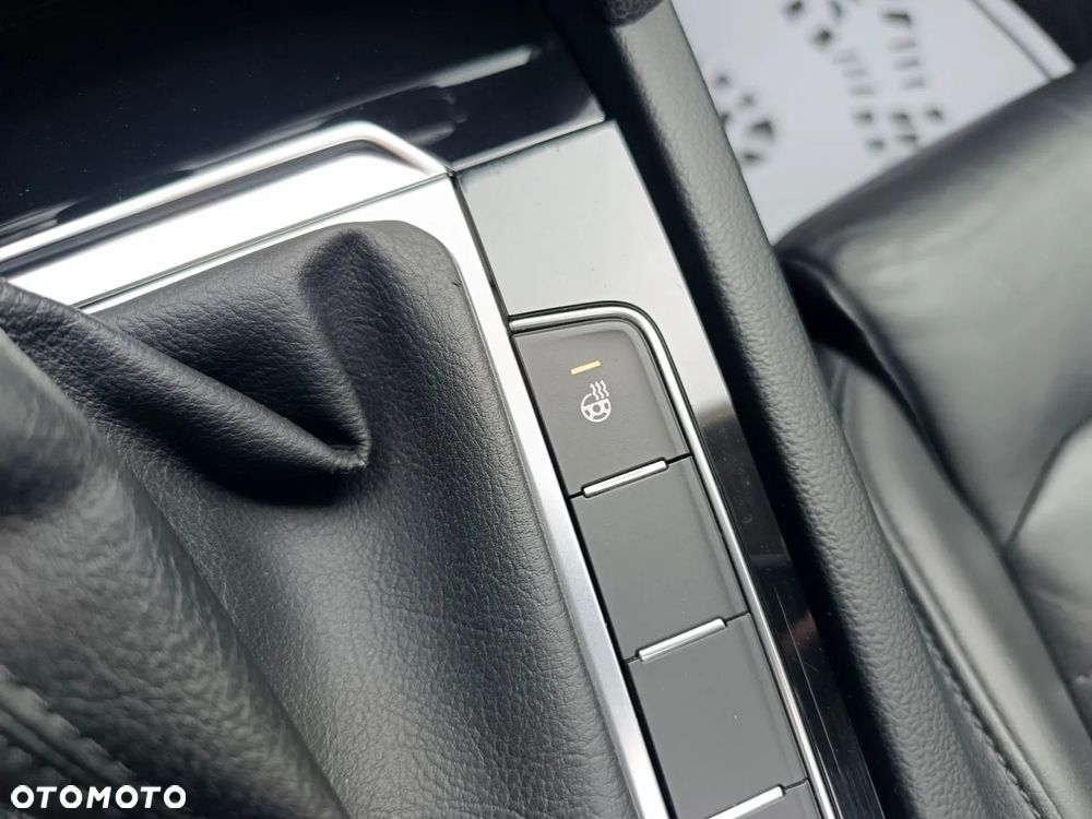 Volkswagen Passat 2.0 TDI (BlueMotion Technology) Highline - 31