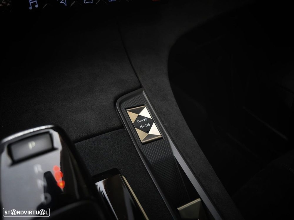 DS DS7 Crossback 2.0 BlueHDi Performance Line EAT8 - 18