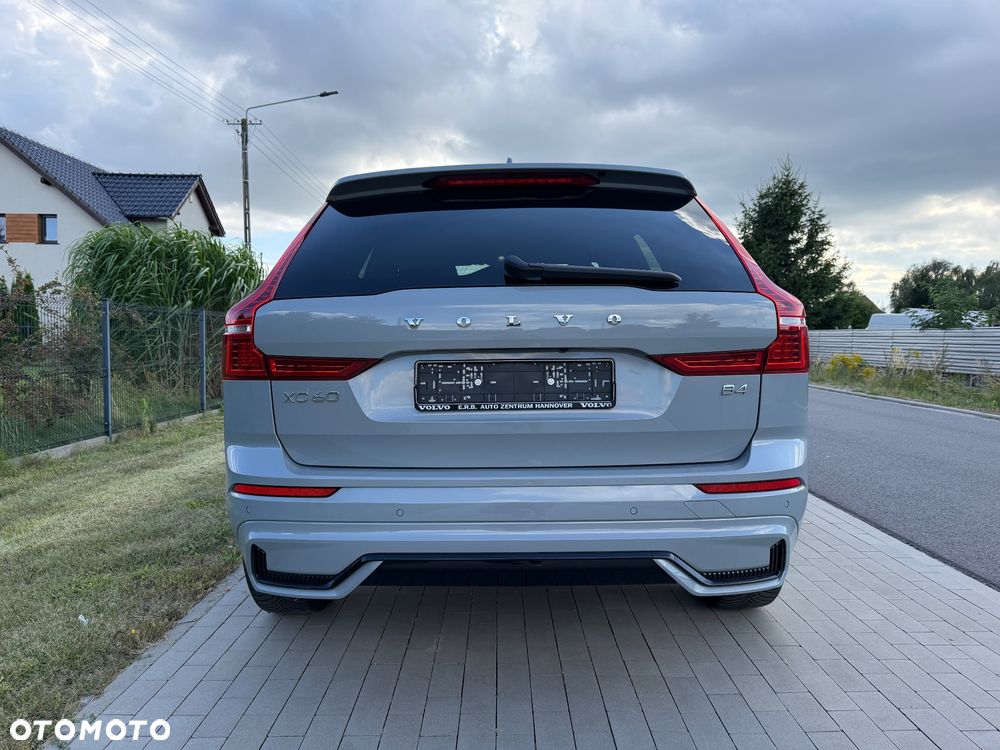 Volvo XC 60 B4 B Plus Dark - 13