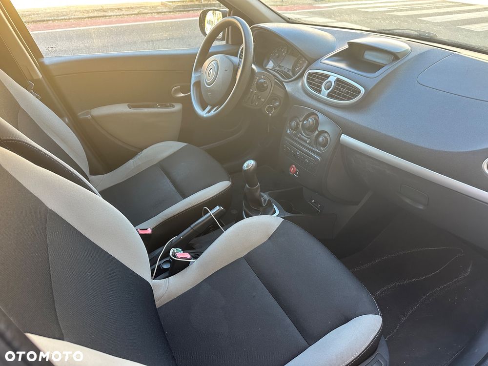 Renault Clio 1.2 16V 75 Dynamique - 21