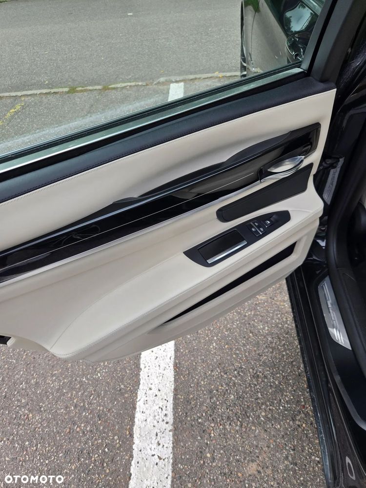 BMW Seria 7 740d xDrive - 16