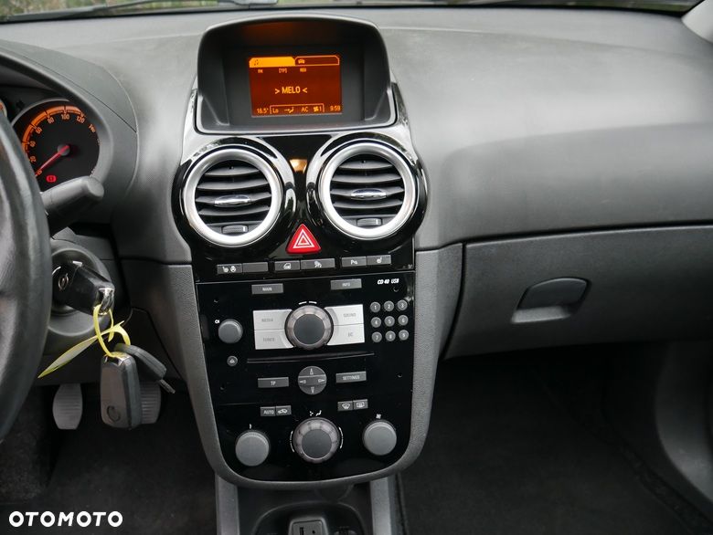 Opel Corsa 1.4 16V Innovation - 12
