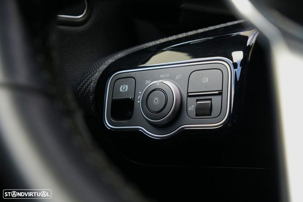 Mercedes-Benz CLA 180 Standard - 16