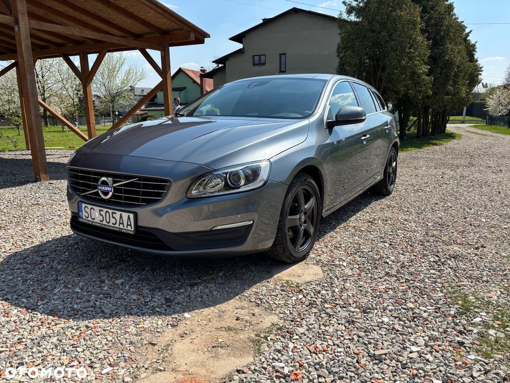 Volvo V60 D4 Drive-E Momentum - 1