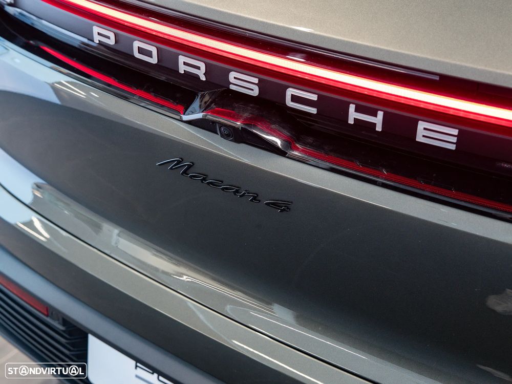 Porsche Macan Electric 4 - 18