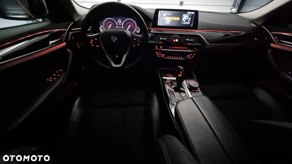 BMW Seria 5 520d xDrive Luxury Line sport - 32