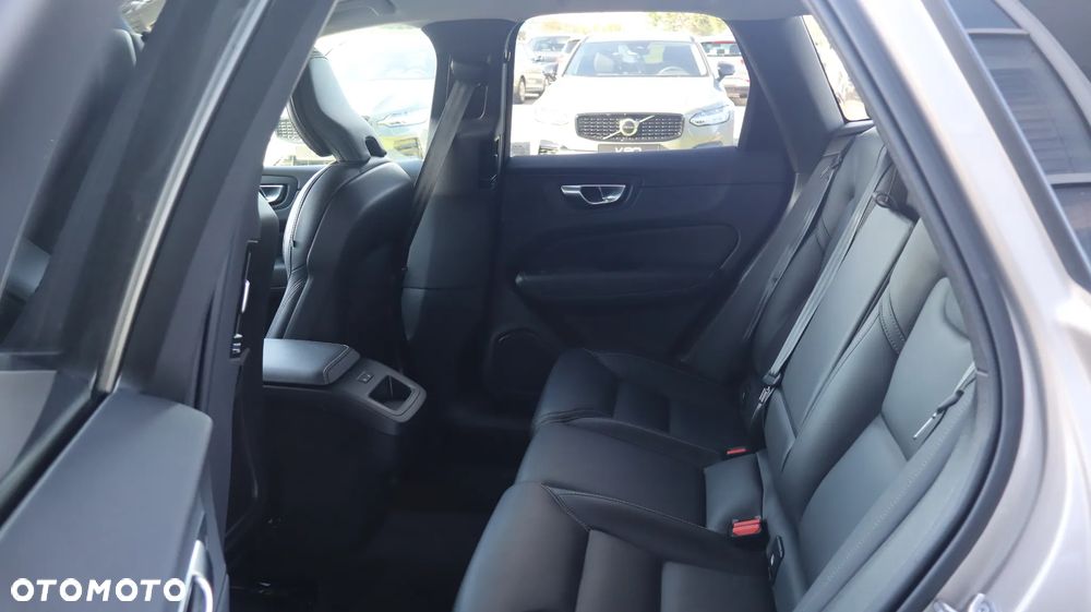 Volvo XC 60 B5 B AWD Plus Dark - 18