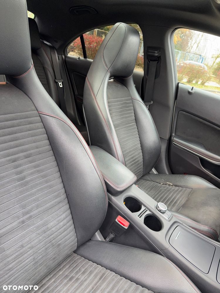 Mercedes-Benz CLA 220 CDI 7G-DCT AMG Line - 12