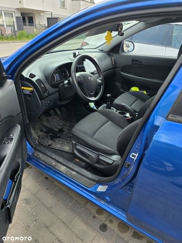 Hyundai i30 1.4 Base + - 4