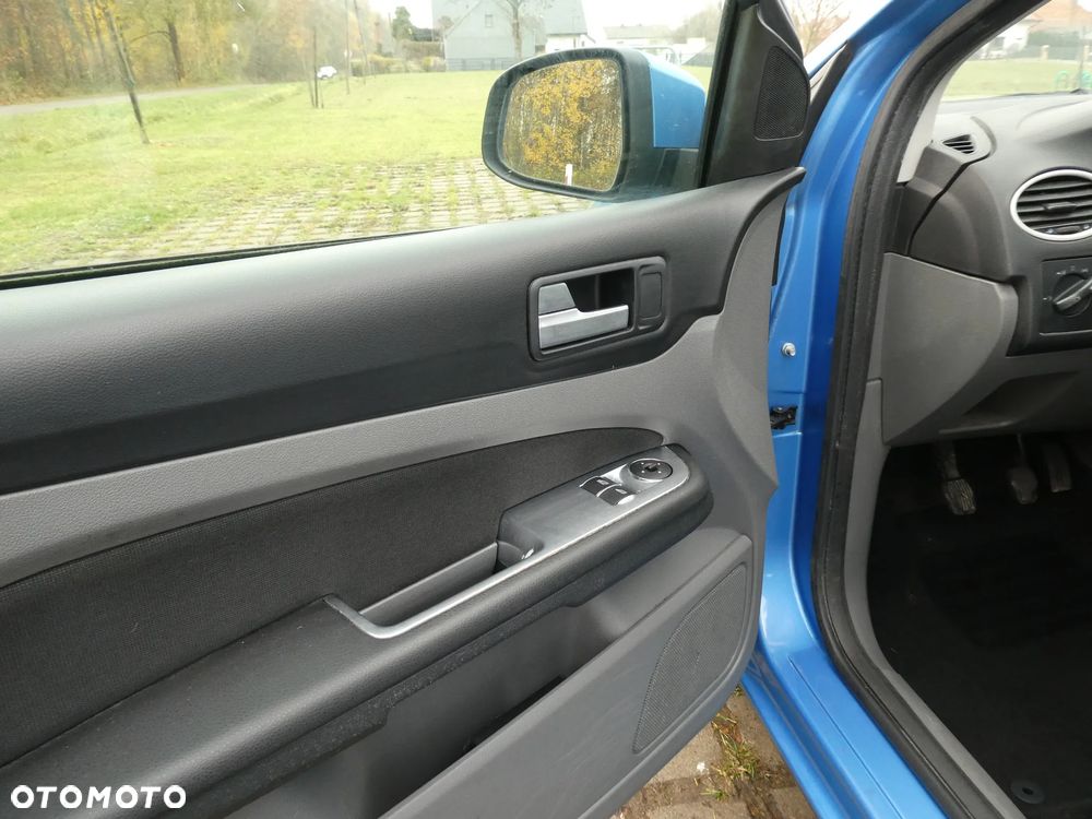 Ford Focus 2.0 16V Style+ - 11
