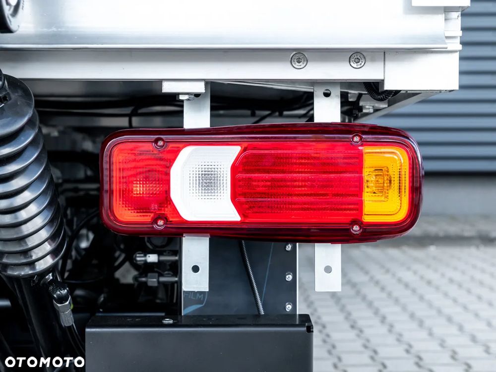 Iveco Daily 35S16H 3.0 kontener z windą - 15