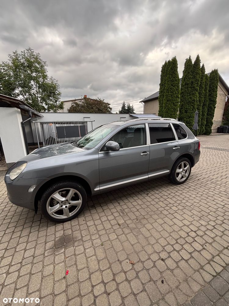 Porsche Cayenne - 1