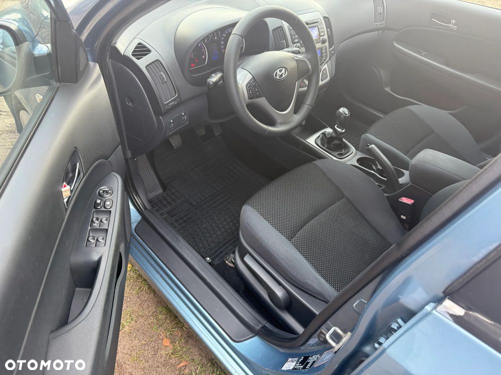 Hyundai i30 1.6 Comfort - 11
