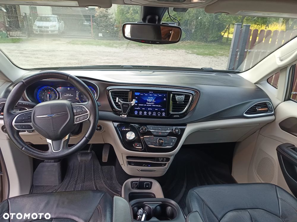 Chrysler Pacifica - 12