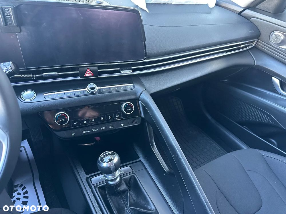 Hyundai Elantra 1.6 Smart CVT - 20