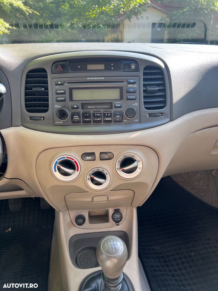 Hyundai Accent - 8