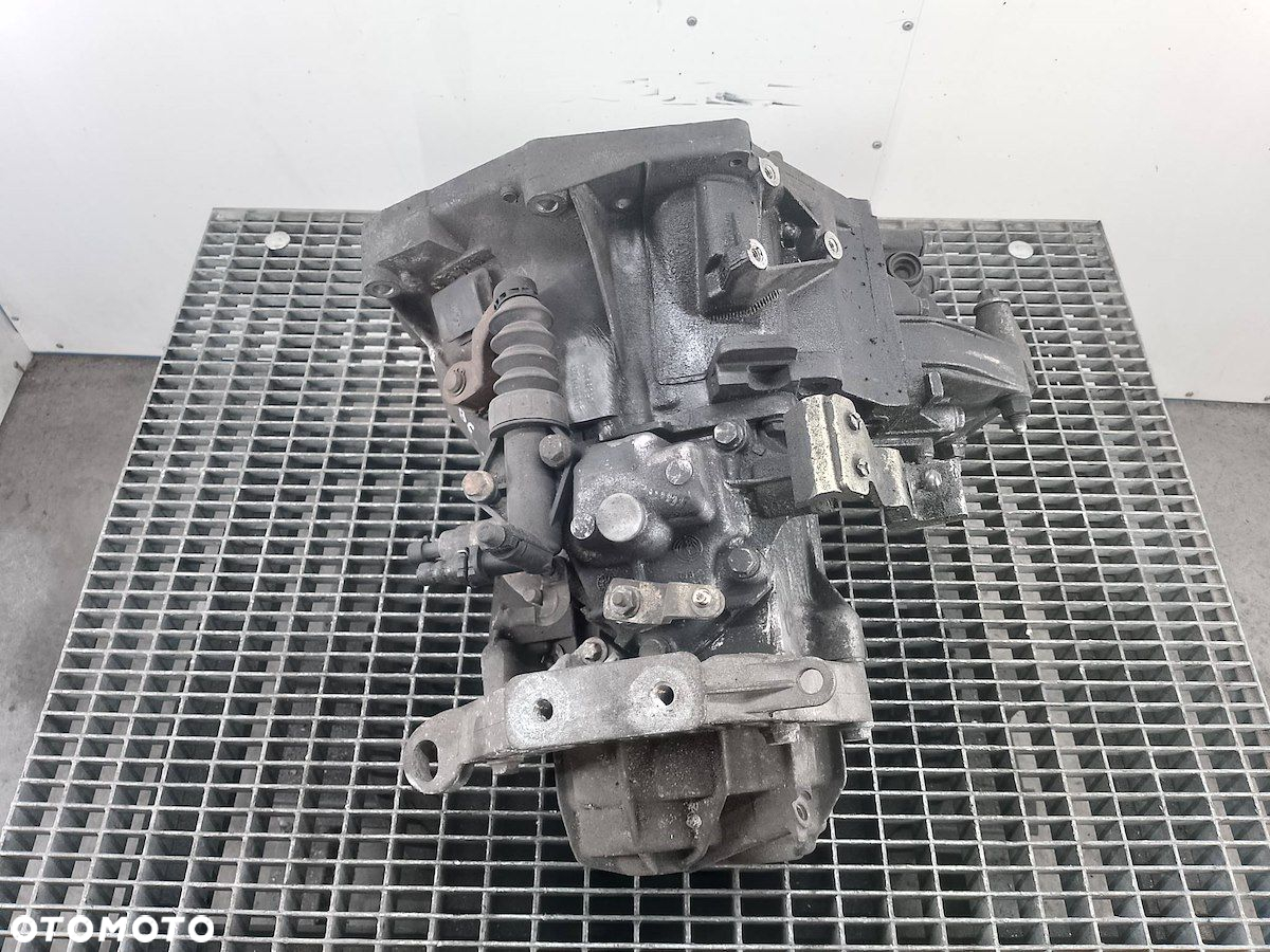 SKRZYNIA BIEGÓW MANUALNA FIAT GRANDE PUNTO C51461307 1.4 16V - 5