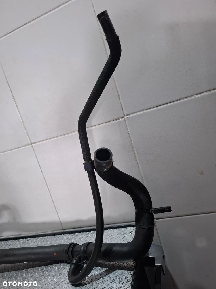 Przewód rura wody Renault Master IV 2,3 DCI 215015685R - 2