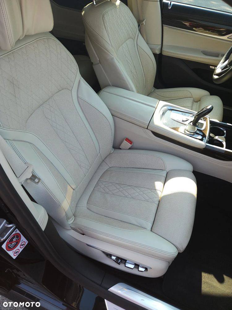 BMW Seria 7 750i xDrive - 25