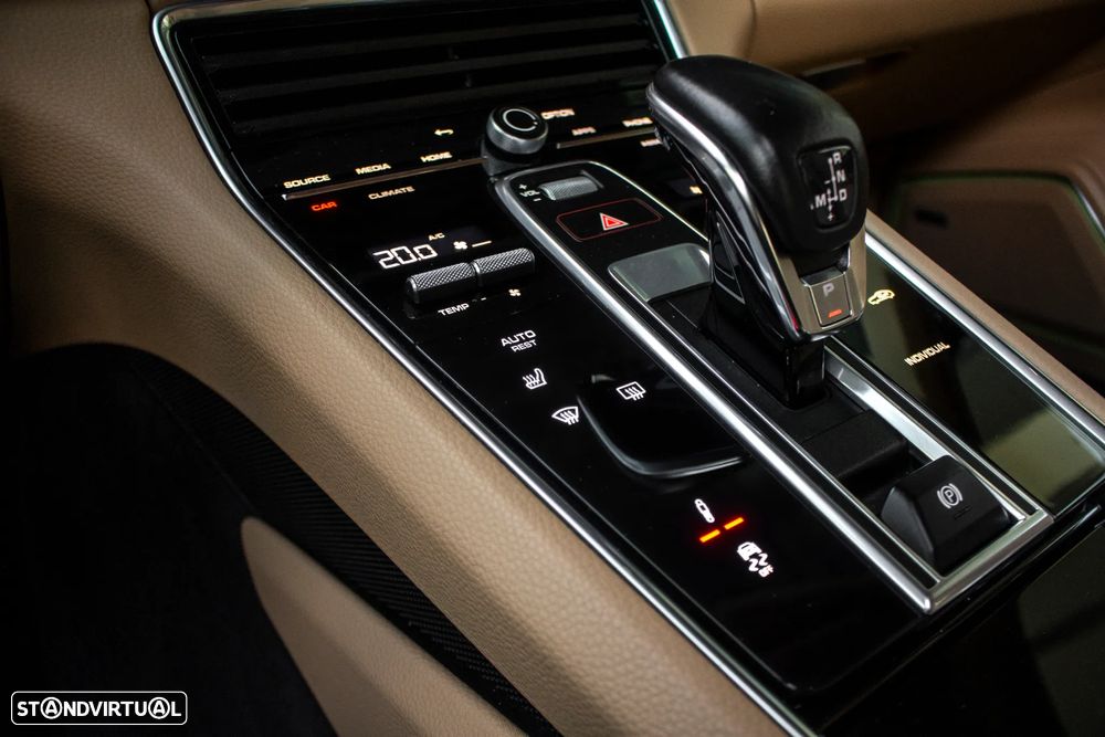 Porsche Panamera 4 E-Hybrid Platinum Edition - 23