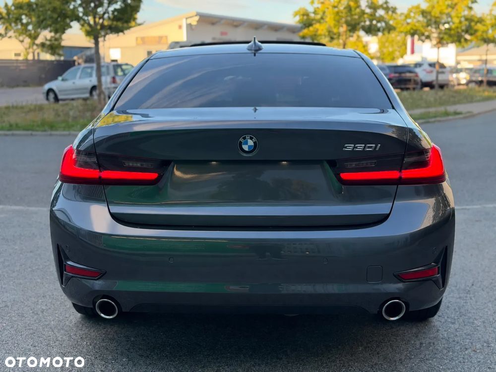 BMW Seria 3 330i Sport Line - 8