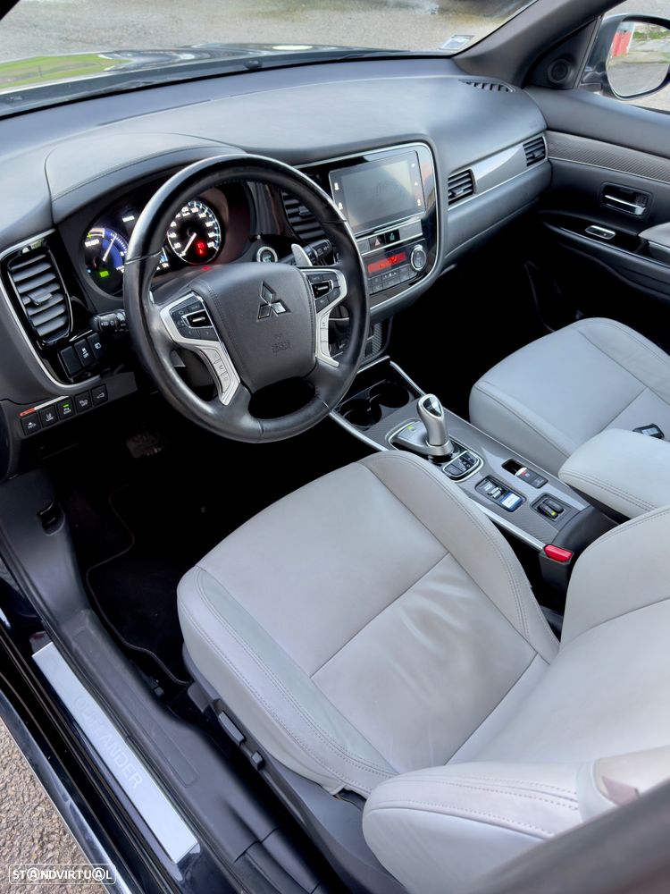 Mitsubishi Outlander - 10