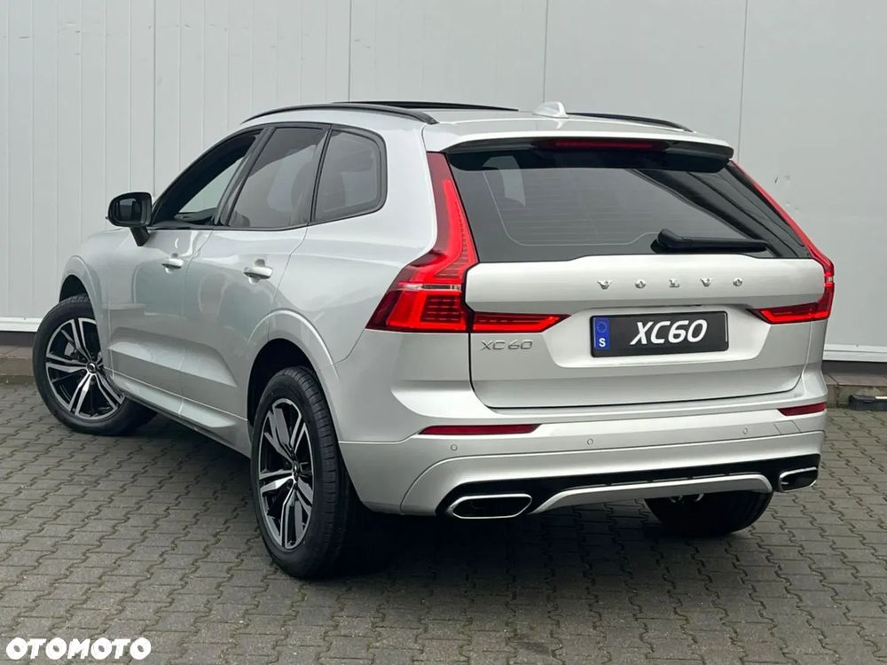 Volvo XC 60 T5 AWD R-Design - 4