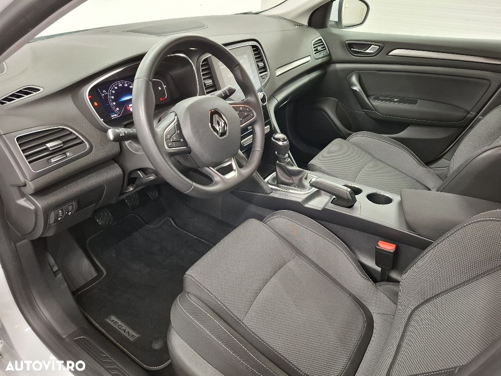 Renault Megane TCE 140 Equilibre - 11