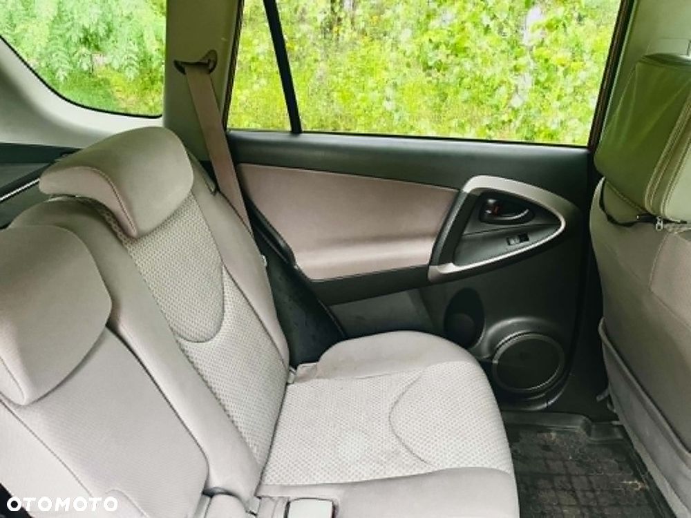 Toyota RAV4 2.4 VVT-i Sport - 12