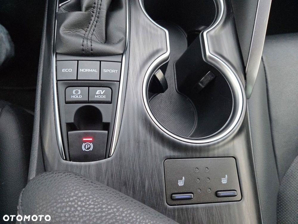 Toyota Camry 2.5 Hybrid Executive CVT - 26