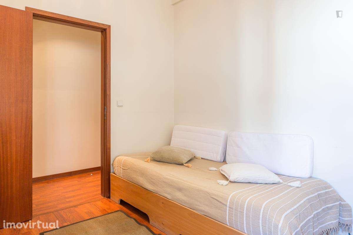 Quarto - localizado em Paranhos Porto - Grande imagem: 3/24